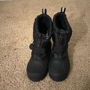 Snow boots size 11